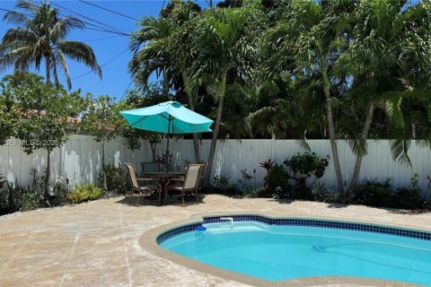 House in Miami Beach, Florida 3 bedrooms, 135.27 sq.m. № 1996079 - photo 16