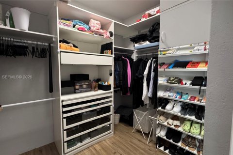 House in Miami Beach, Florida 3 bedrooms, 135.27 sq.m. № 1996079 - photo 10