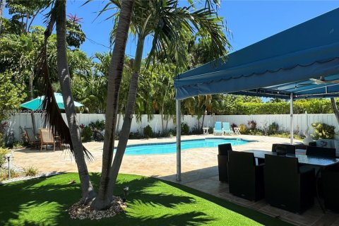 House in Miami Beach, Florida 3 bedrooms, 135.27 sq.m. № 1996079