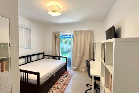 House in Miami Beach, Florida 3 bedrooms, 135.27 sq.m. № 1996079 - photo 12