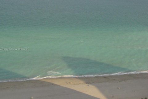 Снять в аренду кондоминиум в Холливуд, Флорида 1 спальня, 125.42м2, № 1958063 - фото 1