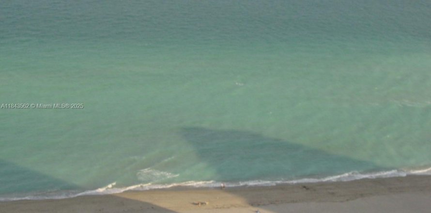 Кондоминиум с 1 спальней в Холливуд, Флорида № 1958063