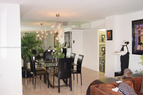 Снять в аренду кондоминиум в Холливуд, Флорида 1 спальня, 125.42м2, № 1958063 - фото 3