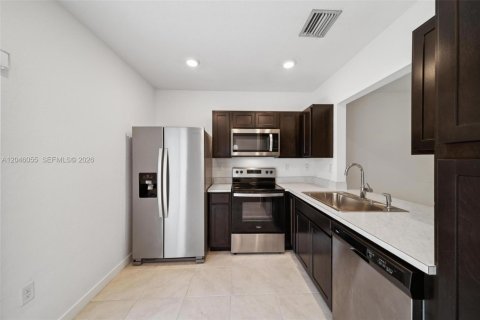 Touwnhouse à louer à Florida City, Floride: 3 chambres, 118.17 m2 № 2242484 - photo 8
