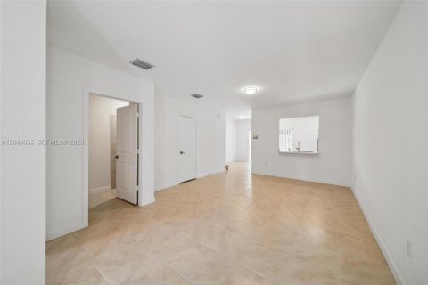 Touwnhouse à louer à Florida City, Floride: 3 chambres, 118.17 m2 № 2242484 - photo 3