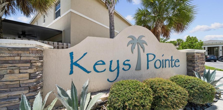 Touwnhouse à Florida City, Floride 3 chambres, 118.17 m2 № 2242484