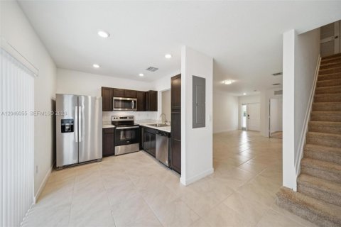 Touwnhouse à louer à Florida City, Floride: 3 chambres, 118.17 m2 № 2242484 - photo 9