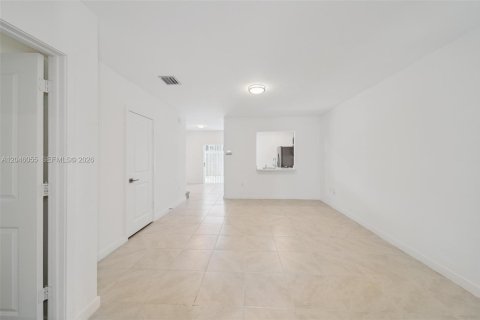 Touwnhouse à louer à Florida City, Floride: 3 chambres, 118.17 m2 № 2242484 - photo 4