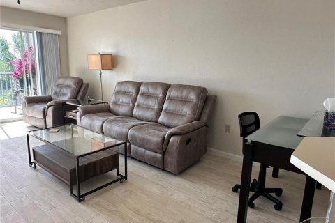 Condo in Englewood, Florida, 2 bedrooms  № 1904480 - photo 30