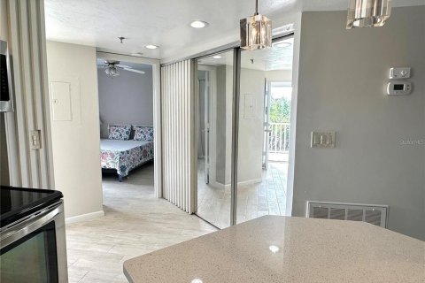 Condo in Englewood, Florida, 2 bedrooms  № 1904480 - photo 11
