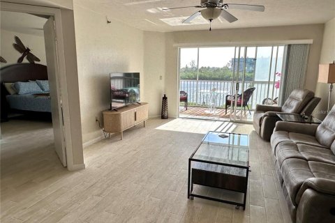 Condo in Englewood, Florida, 2 bedrooms  № 1904480 - photo 6
