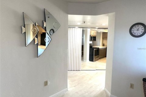 Condo in Englewood, Florida, 2 bedrooms  № 1904480 - photo 15