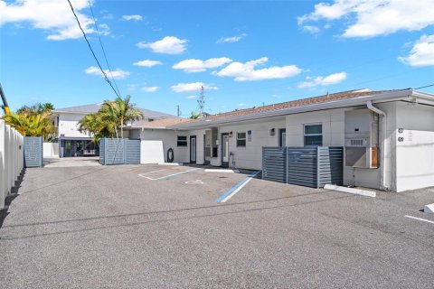 Commercial property in Dunedin, Florida 598.01 sq.m. № 2112059 - photo 29