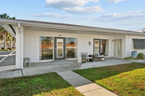 Commercial property in Dunedin, Florida 598.01 sq.m. № 2112059 - photo 2