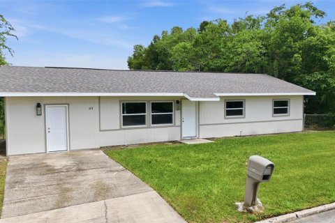 House in Ocala, Florida 4 bedrooms, 132.39 sq.m. № 2315159