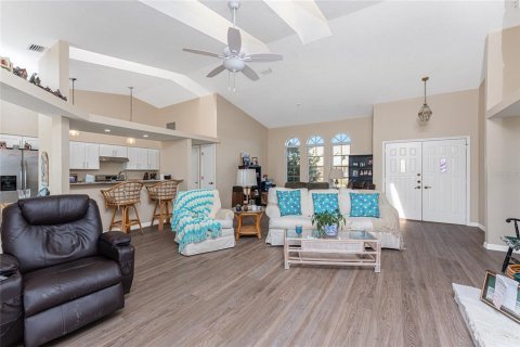 House in Lake Suzy, Florida 3 bedrooms, 177.91 sq.m. № 1732469 - photo 6