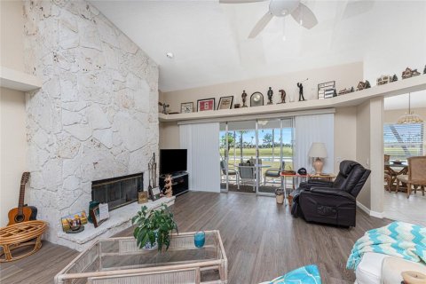 House in Lake Suzy, Florida 3 bedrooms, 177.91 sq.m. № 1732469 - photo 9