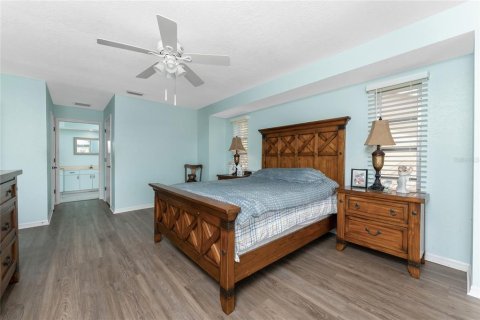 House in Lake Suzy, Florida 3 bedrooms, 177.91 sq.m. № 1732469 - photo 29