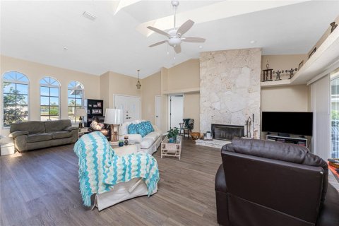 House in Lake Suzy, Florida 3 bedrooms, 177.91 sq.m. № 1732469 - photo 7