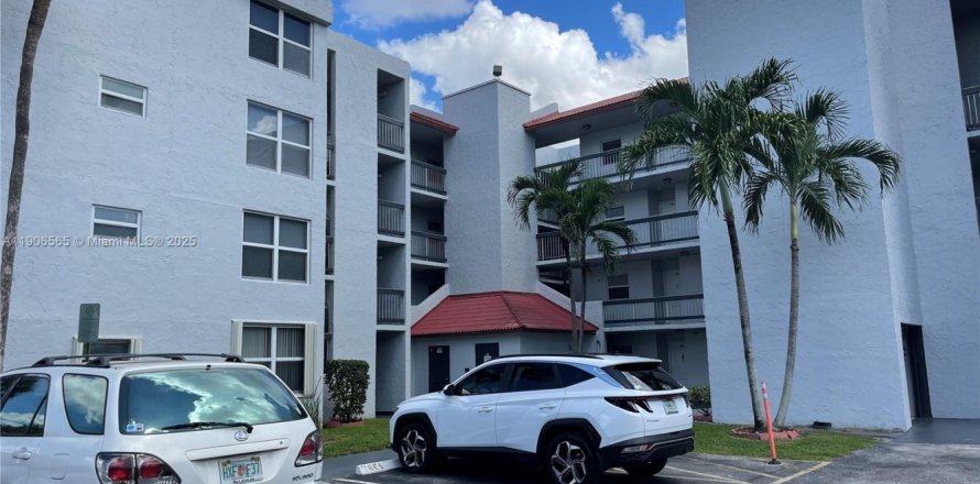 Кондоминиум с 2 спальнями в Дейви, Флорида № 1957111