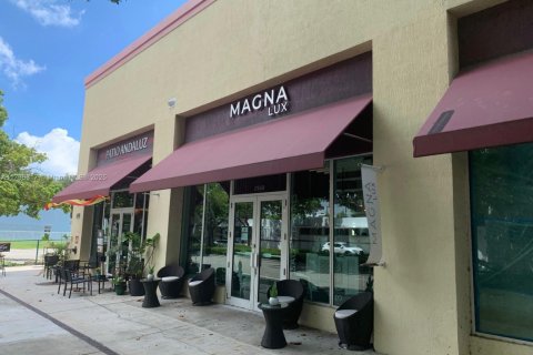 Commercial property in Coral Gables, Florida № 1864701 - photo 1