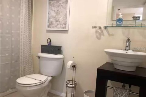 Condo in Clearwater, Florida, 2 bedrooms  № 2213011 - photo 7