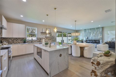 Casa en venta en Tampa, Florida, 5 dormitorios, 296.92 m2 № 1910916 - foto 16