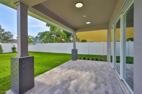 Casa en venta en Tampa, Florida, 5 dormitorios, 296.92 m2 № 1910916 - foto 8