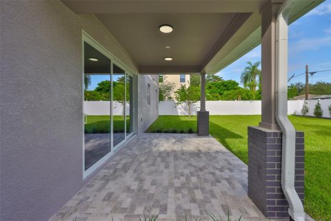 Casa en venta en Tampa, Florida, 5 dormitorios, 296.92 m2 № 1910916 - foto 7