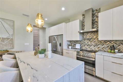 Casa en venta en Tampa, Florida, 5 dormitorios, 296.92 m2 № 1910916 - foto 18