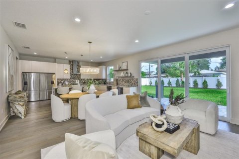 Casa en venta en Tampa, Florida, 5 dormitorios, 296.92 m2 № 1910916 - foto 29