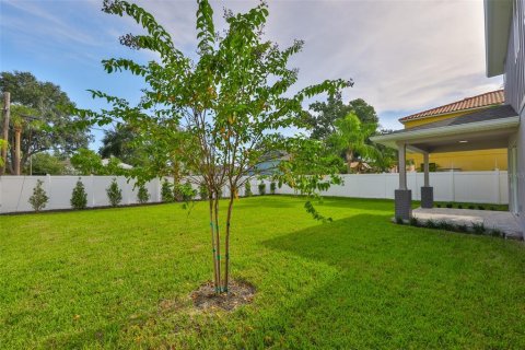 Casa en venta en Tampa, Florida, 5 dormitorios, 296.92 m2 № 1910916 - foto 4