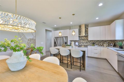 Casa en venta en Tampa, Florida, 5 dormitorios, 296.92 m2 № 1910916 - foto 17
