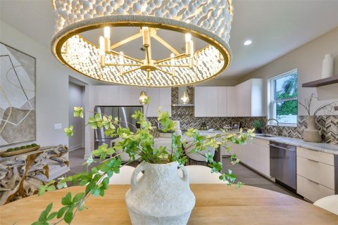 Casa en venta en Tampa, Florida, 5 dormitorios, 296.92 m2 № 1910916 - foto 24