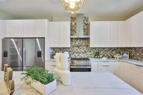 Casa en venta en Tampa, Florida, 5 dormitorios, 296.92 m2 № 1910916 - foto 19