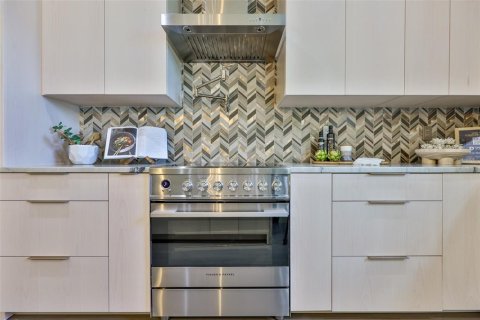 Casa en venta en Tampa, Florida, 5 dormitorios, 296.92 m2 № 1910916 - foto 20