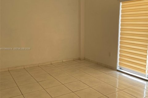 Condominio en venta en North Miami, Florida, 1 dormitorio, 78.97 m2 № 2028511 - foto 3