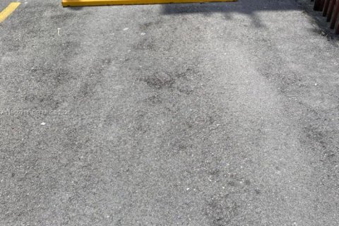 Condominio en venta en North Miami, Florida, 1 dormitorio, 78.97 m2 № 2028511 - foto 10