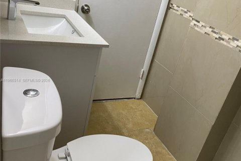 Condominio en venta en North Miami, Florida, 1 dormitorio, 78.97 m2 № 2028511 - foto 5
