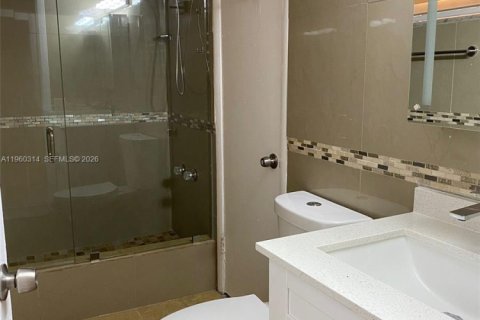 Condominio en venta en North Miami, Florida, 1 dormitorio, 78.97 m2 № 2028511 - foto 4