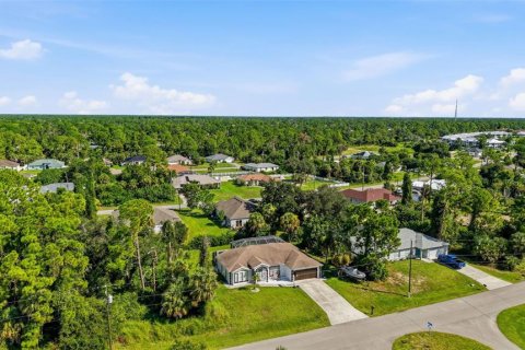 House in North Port, Florida 3 bedrooms, 133.59 sq.m. № 2325179 - photo 7