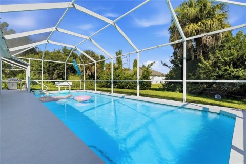 House in North Port, Florida 3 bedrooms, 133.59 sq.m. № 2325179 - photo 14