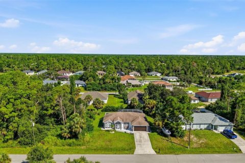 House in North Port, Florida 3 bedrooms, 133.59 sq.m. № 2325179 - photo 8
