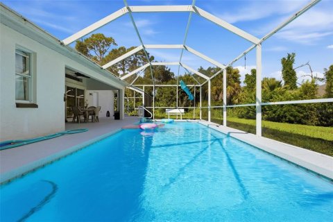 House in North Port, Florida 3 bedrooms, 133.59 sq.m. № 2325179 - photo 13