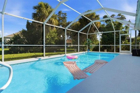 House in North Port, Florida 3 bedrooms, 133.59 sq.m. № 2325179 - photo 15