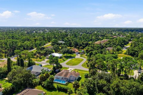 House in North Port, Florida 3 bedrooms, 133.59 sq.m. № 2325179 - photo 2