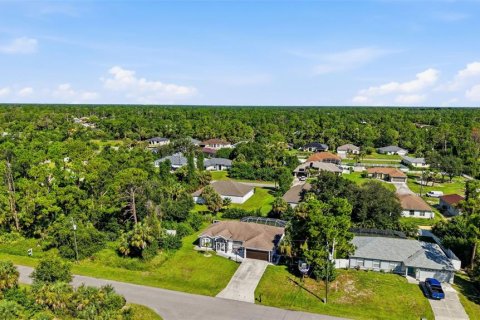 House in North Port, Florida 3 bedrooms, 133.59 sq.m. № 2325179 - photo 6