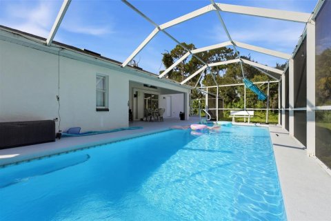 House in North Port, Florida 3 bedrooms, 133.59 sq.m. № 2325179 - photo 12