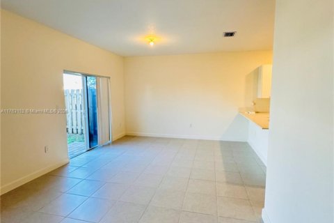 Townhouse in Miami, Florida 3 bedrooms, 157.47 sq.m. № 1865302 - photo 17