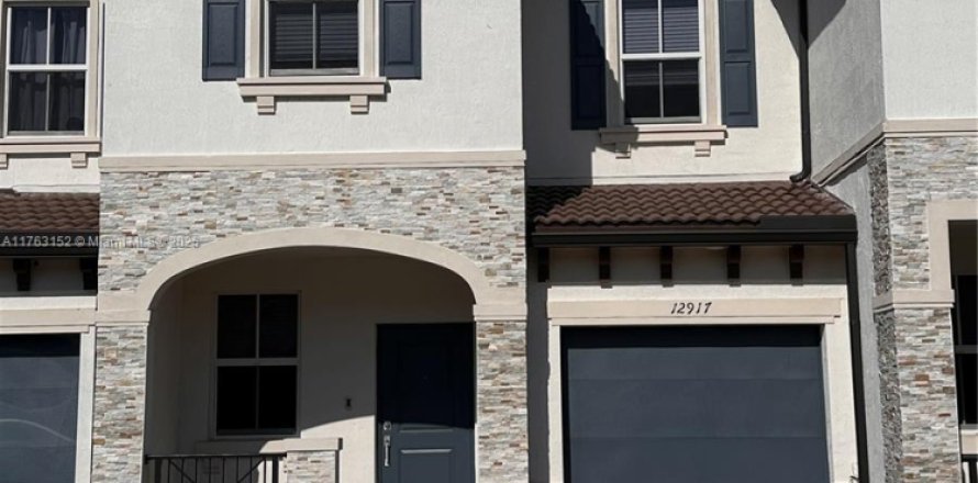 Townhouse in Miami, Florida 3 bedrooms, 157.47 sq.m. № 1865302